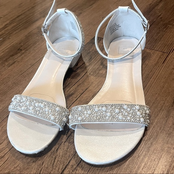 White beaded/sparkle sandals - Picture 1 of 4